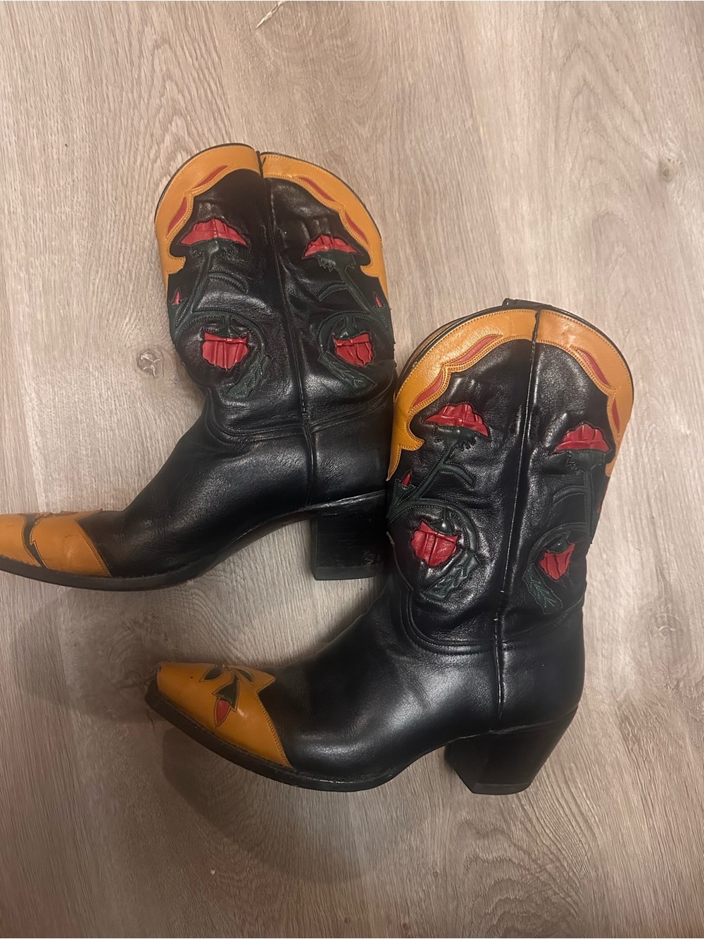 Caborca size 9 Women's Black & Mustard Floral Western Boots